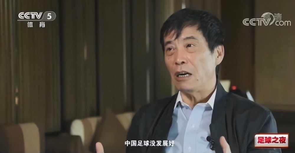 一天，Hanna一声不吭的选择了分开，随后Mike也顺遂完成了学业继而攻读法令，却不意以旁听生的身份在一次审讯纳粹份子的法庭上，Mike见到了坐在被告席上的Hanna，而Hanna一向尽力想要埋没的奥秘也逐步浮出了水面，在Hanna被判毕生禁锢数年后，就当Mike还在庄严和关爱中不竭盘桓时，Hanna却走向了生命的终点。